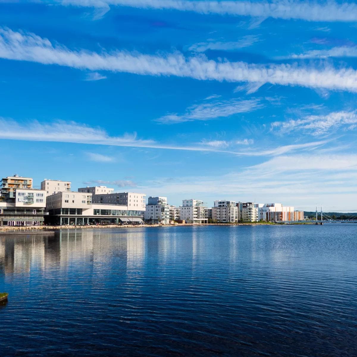 Jönköping, nu är längtan över. Vi är här!